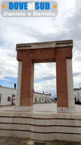 Monumento fontana in Piazza Gramsci