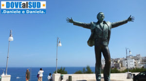 Statua di Domenico Modugno